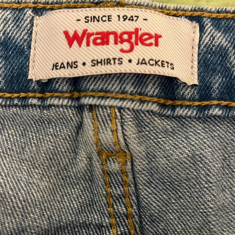 Wrangler High Rise Bold Boot Jeans Distressed Light Wash 8 x32 NWT - Picture 11 of 12